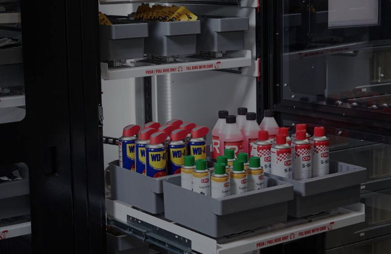 Utdragen låda i ett ToolBar-skåp med produkter i