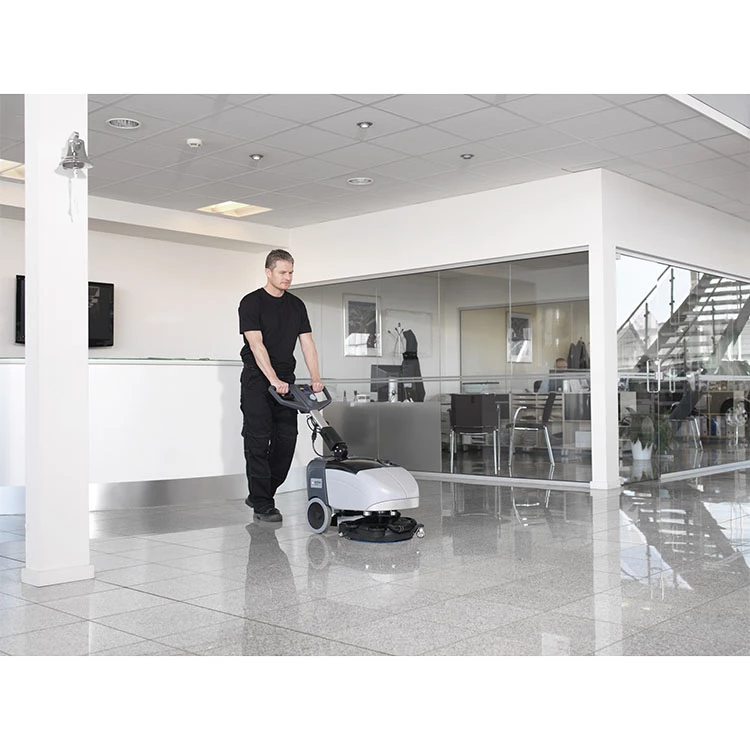 Kombiskurmaskin SC351 