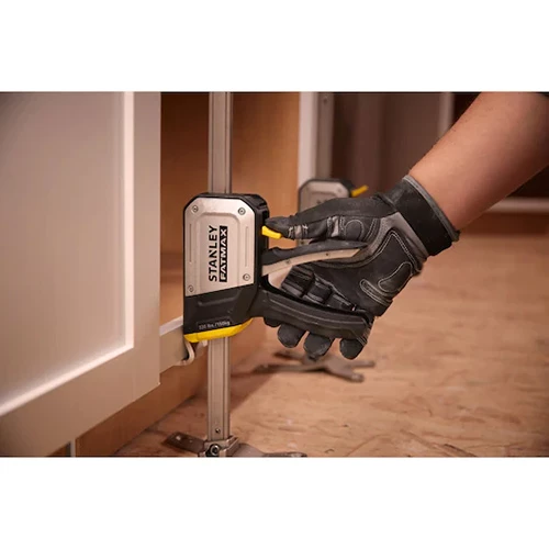 Lyfttvingen Tradelift från Stanley Fatmax kan finjusteras med sänkning av lyftplattan i 2,5mm steg