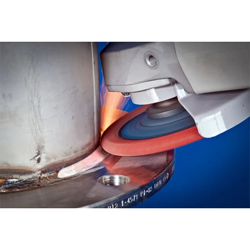 Pferd Lamellrondell Polifan Curve med lameller på tre sidor i arbete.