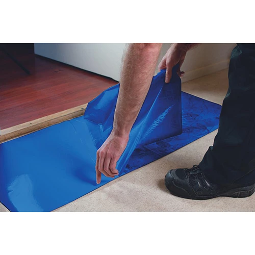 Klibbmatta 66X115cm bestående av ark som dras bort när de blivit smutsiga.