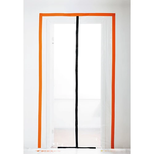 Dammdörr 2,2X1,2m med magnetfästning och I-formad öppning uppsatt på arbetsplats.